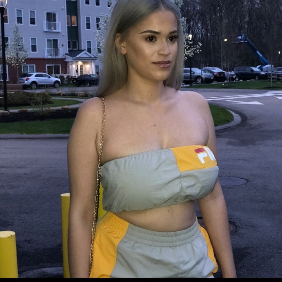 FILA + UO Barnet Wind Pant | CUSTOM MADE SET | BAD BUNNY CONCERT OUTFIT - Picture 5 of 11